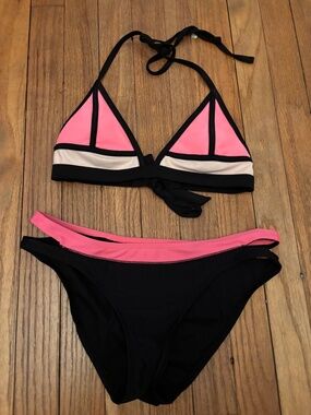 Pink and Black Swimsuit Bikini by Xhilaration Top: M and Bottoms :S
